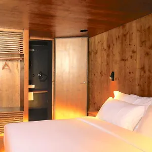 Zero Box Hotel
